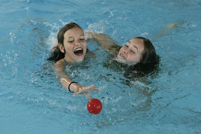 Imagen de la piscina del Hotel Sk&aelig;rb&aelig;kcentret. Foto 20