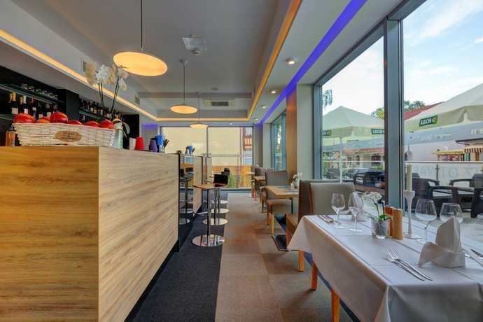 Imagen del bar/restaurante del Hotel Skal. Foto 4