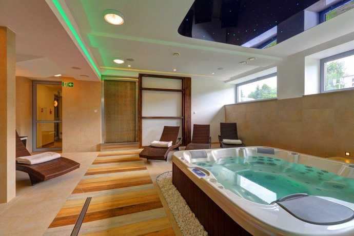 Imagen de la piscina del Hotel Skal. Foto 18