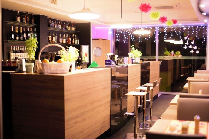 Imagen del bar/restaurante del Hotel Skal. Foto 5