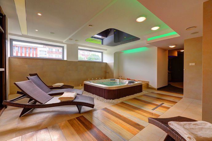 Imagen de la piscina del Hotel Skal. Foto 20