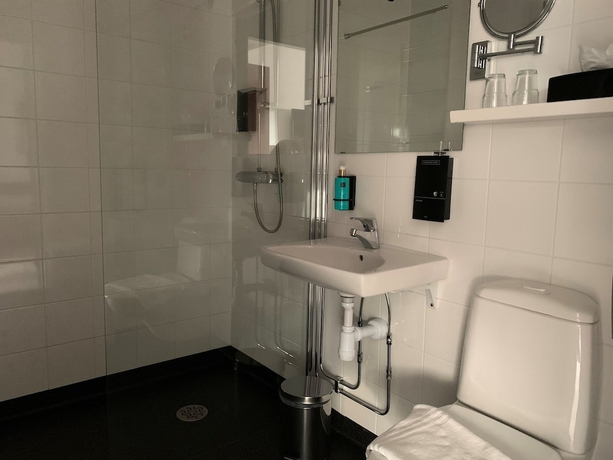 Imagen de la habitación del Hotel Skara Konsthotell. Foto 11