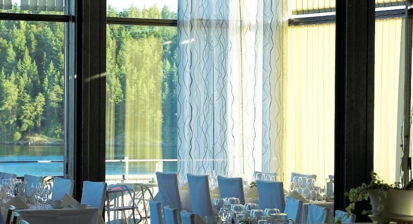 Imagen del bar/restaurante del Hotel Sk&aring;vsj&ouml;holm hotell and konferens. Foto 8