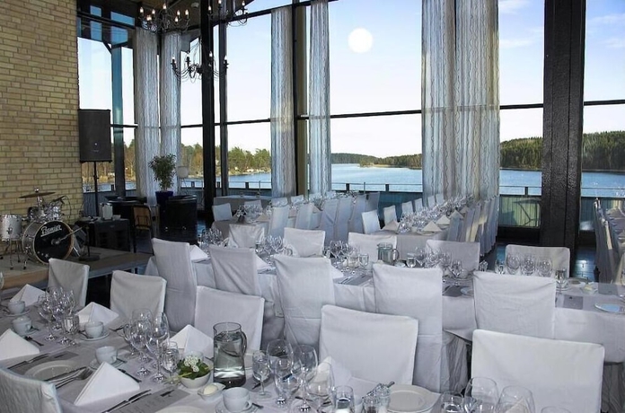 Imagen del bar/restaurante del Hotel Sk&aring;vsj&ouml;holm hotell and konferens. Foto 9
