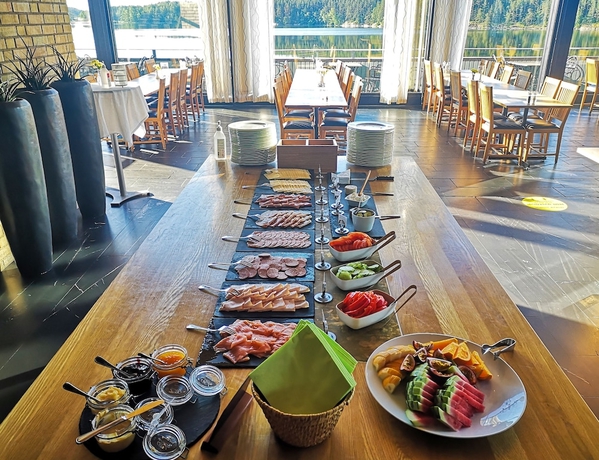 Imagen del bar/restaurante del Hotel Sk&aring;vsj&ouml;holm hotell and konferens. Foto 10