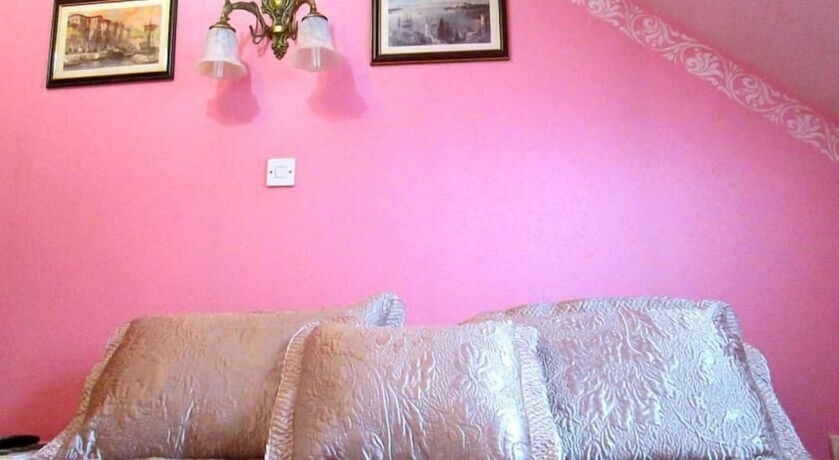 Imagen de la habitación del Hotel Skend. Foto 2