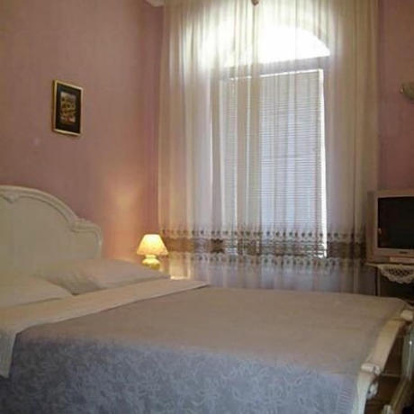 Imagen de la habitación del Hotel Skend. Foto 9