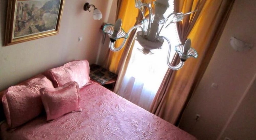 Imagen de la habitación del Hotel Skend. Foto 12