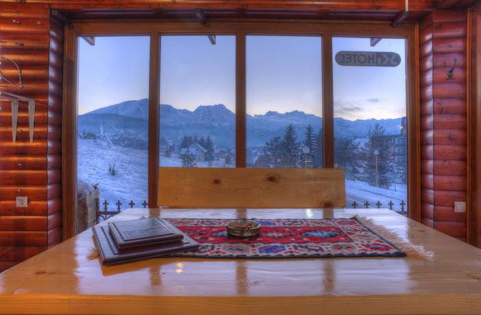 Imagen de los interiores del Hotel Ski. Foto 14