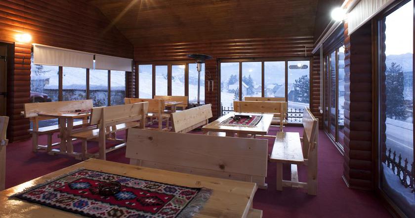 Imagen de los interiores del Hotel Ski. Foto 15