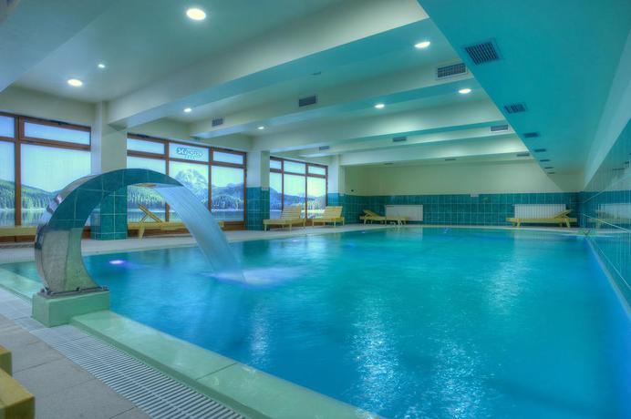 Imagen de la piscina del Hotel Ski. Foto 16