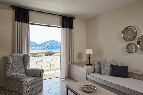 Imagen de la habitación del Hotel Skiathos Luxury. Foto 17