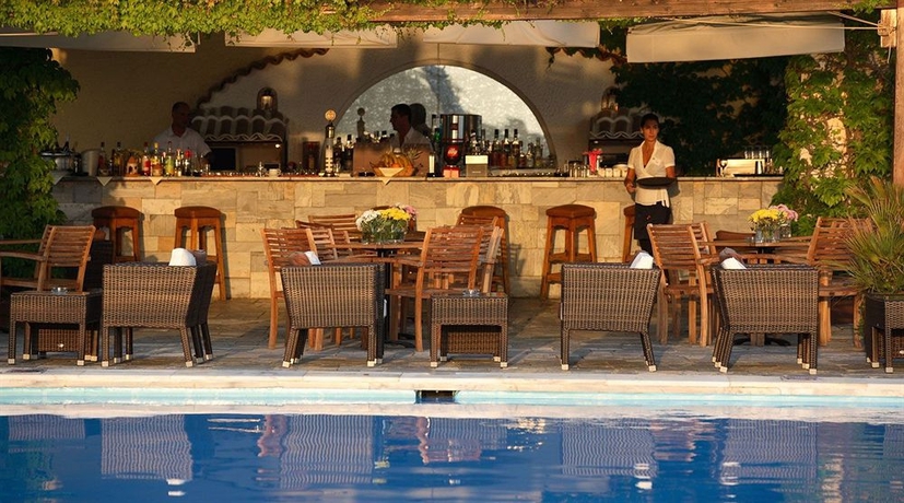 Imagen de la piscina del Hotel Skiathos Palace. Foto 9