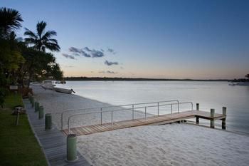 Imagen de los exteriores del Hotel Skippers Cove Waterfront Resort. Foto 9