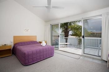 Imagen de la habitación del Hotel Skippers Cove Waterfront Resort. Foto 8