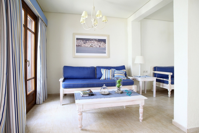 Imagen de los interiores del Hotel Skopelos Village. Foto 10