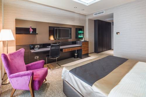 Imagen de la habitación del Hotel Sky Blue Hotel & Spa. Foto 2