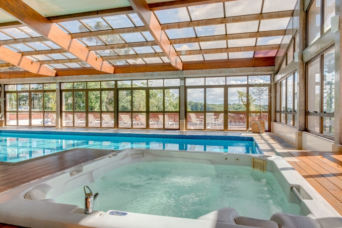 Imagen de la piscina del Hotel Sky Borges Alpenhaus. Foto 14