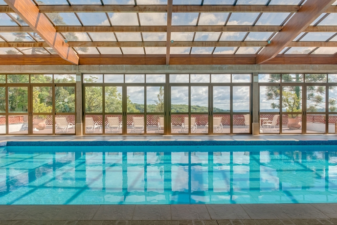 Imagen de la piscina del Hotel Sky Borges Alpenhaus. Foto 16