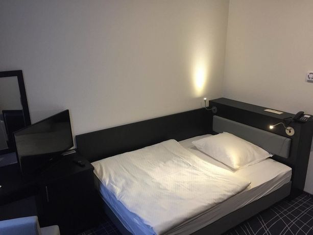 Imagen de la habitación del Hotel Sky Business. Foto 8