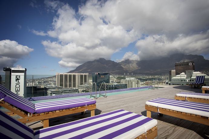 Imagen de la piscina del Hotel Sky Cape Town. Foto 14