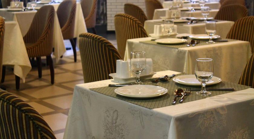 Imagen del bar/restaurante del Hotel Sky Centr. Foto 3
