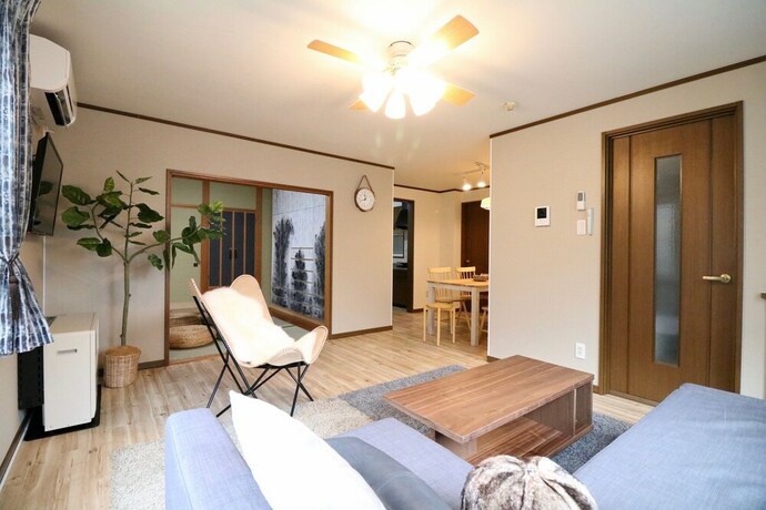Imagen de la habitación del Hotel Sky Court 717. Foto 20