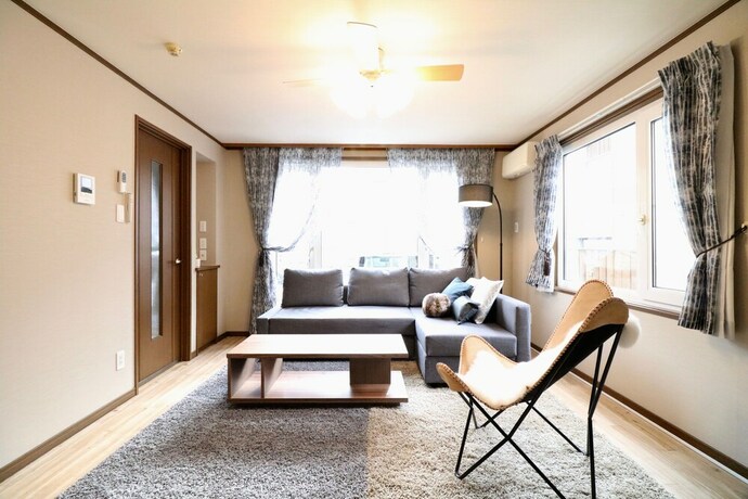 Imagen de los interiores del Hotel Sky Court 717. Foto 34