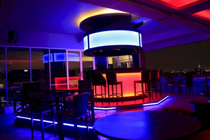 Imagen de los interiores del Hotel Sky Dome Resotel. Foto 6