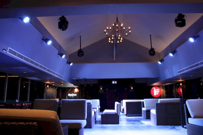 Imagen de los interiores del Hotel Sky Dome Resotel. Foto 7