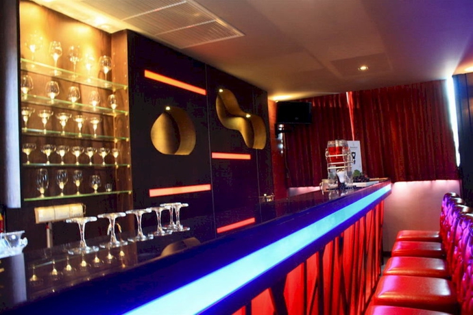 Imagen de los interiores del Hotel Sky Dome Resotel. Foto 10