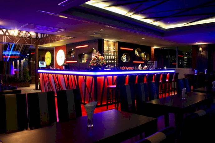 Imagen de los interiores del Hotel Sky Dome Resotel. Foto 12