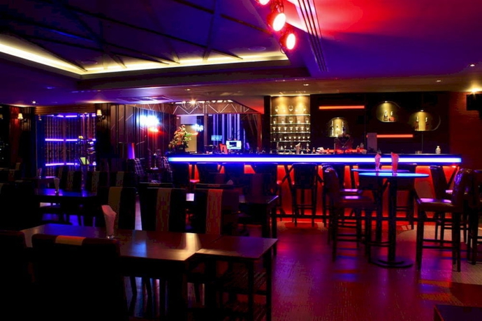 Imagen de los interiores del Hotel Sky Dome Resotel. Foto 13