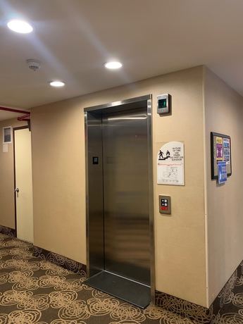 Imagen de los interiores del Hotel Sky Flushing/laguardia Airport. Foto 17