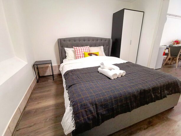 Imagen de la habitación del Hotel Sky Garden Studios. Foto 18