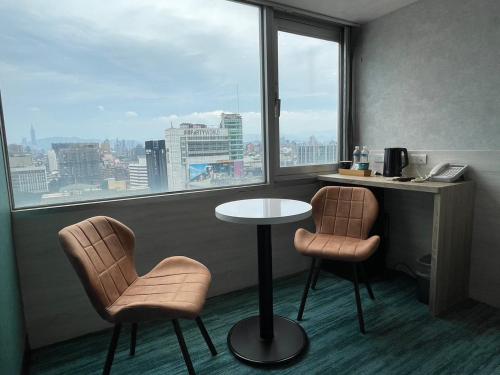 Imagen de la habitación del Hotel Sky Gate Hotel. Foto 8