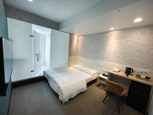 Imagen de la habitación del Hotel Sky Gate Hotel. Foto 10