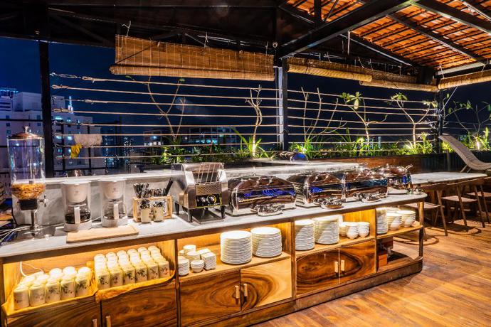 Imagen del bar/restaurante del Hotel Sky Gem Central. Foto 6