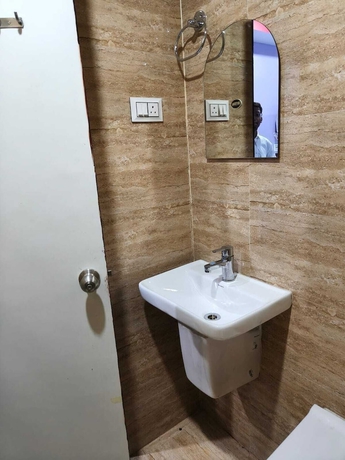 Imagen de la habitación del Hotel Sky Grand. Foto 14