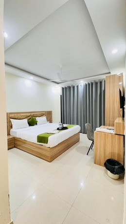 Imagen de la habitación del Hotel Sky, Gurugram. Foto 1