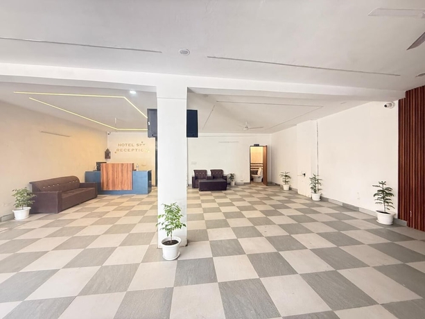 Imagen de los interiores del Hotel Sky, Gurugram. Foto 16