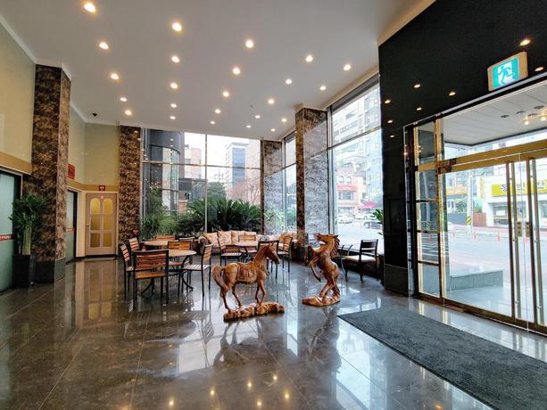 Imagen de los interiores del Hotel Sky Leaders Hotel. Foto 6
