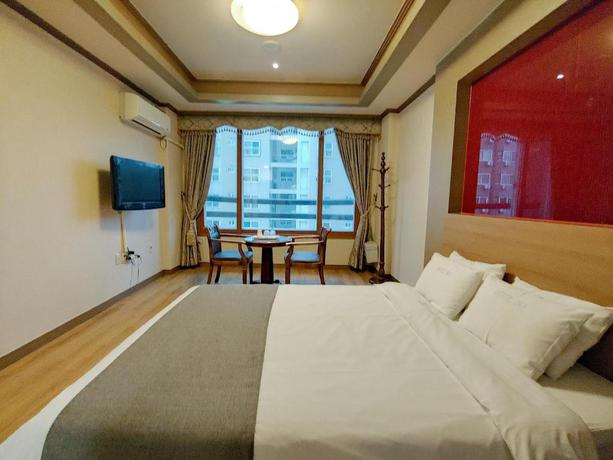Imagen de la habitación del Hotel Sky Leaders Hotel. Foto 5