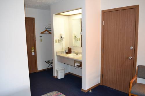 Imagen de la habitación del Hotel Sky Lodge Inn and Suites. Foto 13