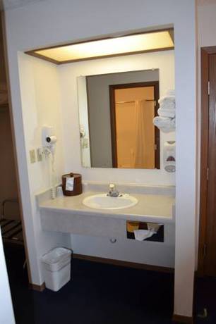 Imagen de la habitación del Hotel Sky Lodge Inn and Suites. Foto 14