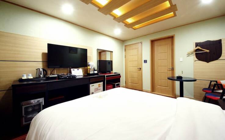 Imagen de la habitación del Hotel Sky Motel. Foto 19