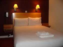 Imagen de la habitación del Hotel Sky Plaza. Foto 4