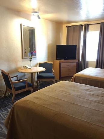 Imagen de la habitación del Hotel Sky Ranch Inn. Foto 8