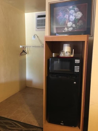 Imagen de la habitación del Hotel Sky Ranch Inn. Foto 10