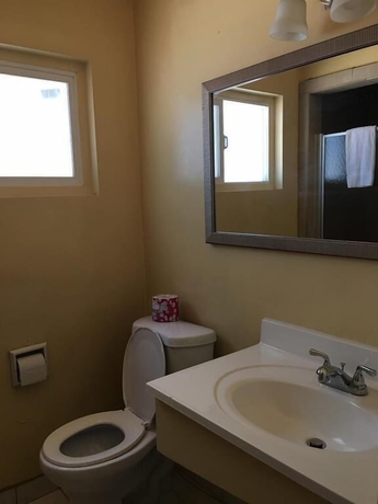 Imagen de la habitación del Hotel Sky Ranch Inn. Foto 11